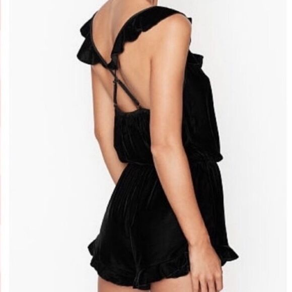 Victoria’s Secret velvet ruffle romper black XS - Picture 2 of 5